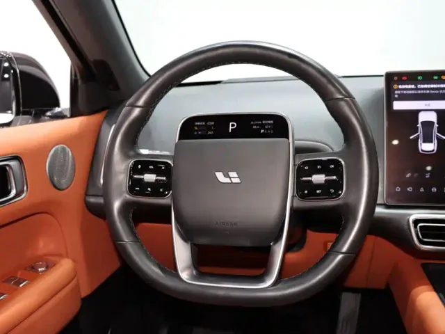 Li Auto L6 — Фото автомобиля 13