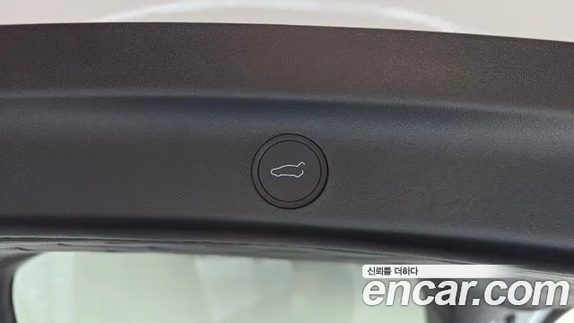 Tesla Model Y — Фото автомобиля 15