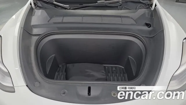 Tesla Model Y — Фото автомобиля 6