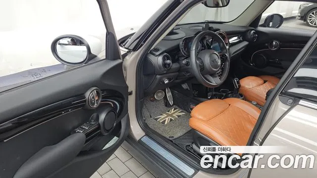 Mini Cooper Cooper 5 дверей Classic — Фото автомобиля 10