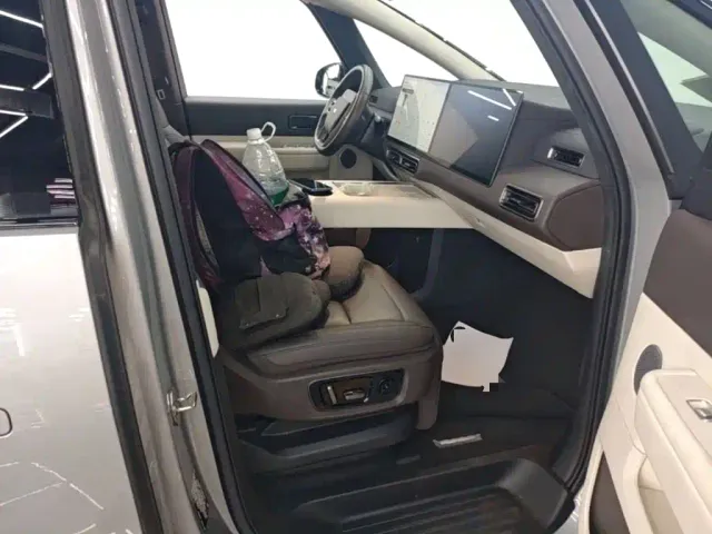 Li Auto MEGA — Фото автомобиля 24