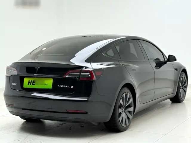 Tesla Model 3 — Фото автомобиля 6