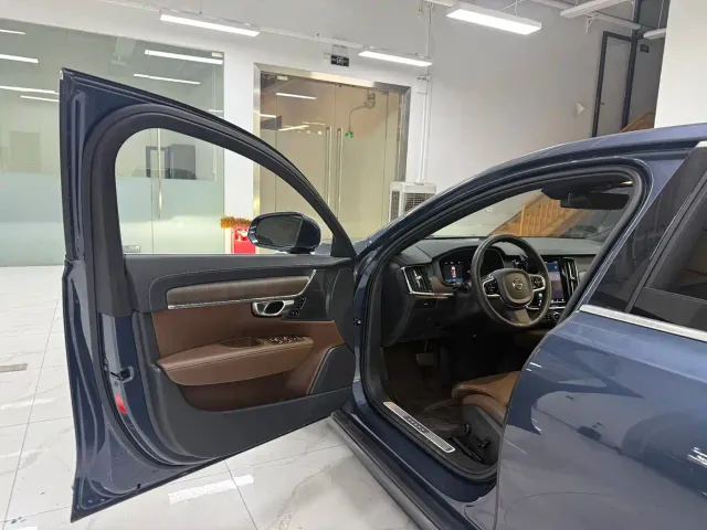Volvo S90 — Фото автомобиля 8