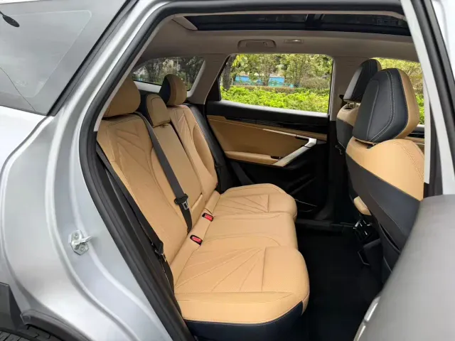 Geely Boyue L — Фото автомобиля 21