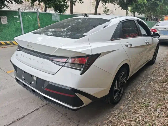 Hyundai Elantra — Фото автомобиля 6
