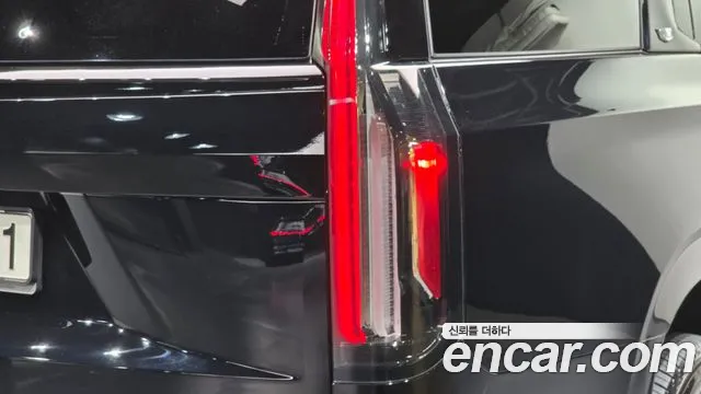 Cadillac Escalade Generation 5 — Фото автомобиля 23