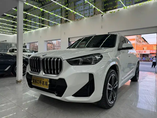 Фотография автомобиля — BMW X1