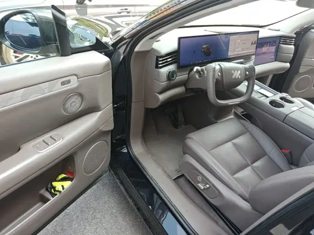 IM Motors LS6 — Фото автомобиля 12