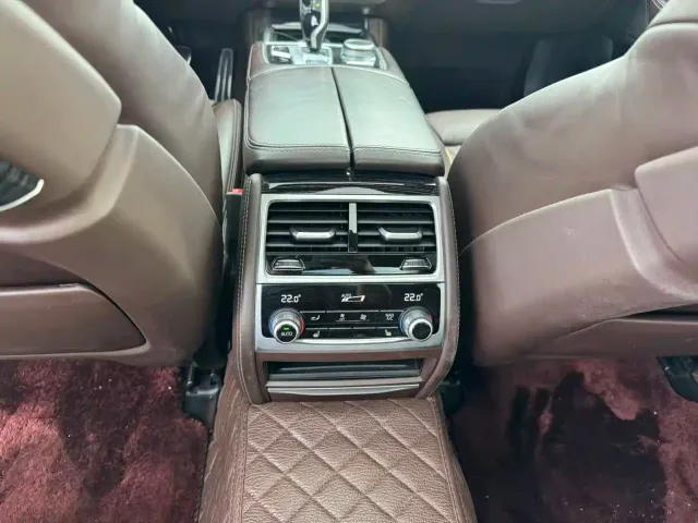 BMW 7 Series — Фото автомобиля 19