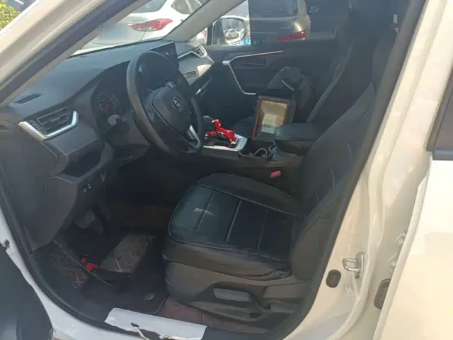 Toyota RAV4 — Фото автомобиля 14