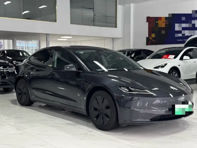 Tesla Model 3 — Фото автомобиля 3