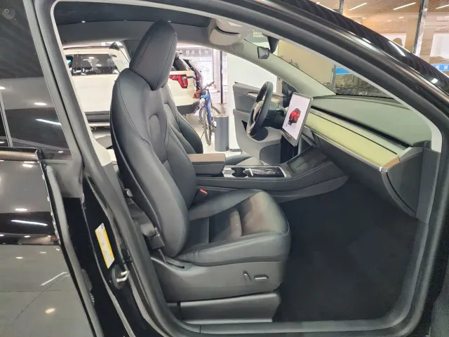 Tesla Model Y — Фото автомобиля 12
