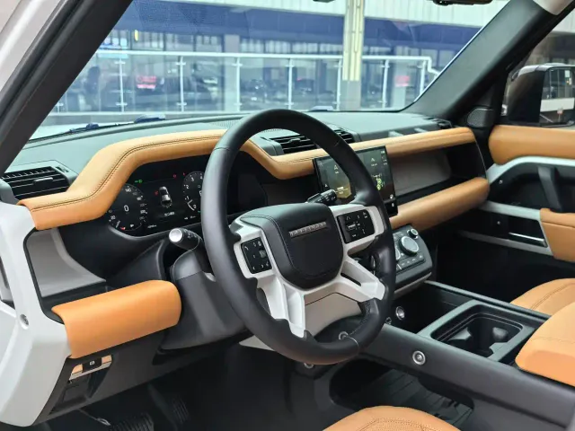 Land Rover Defender — Фото автомобиля 5
