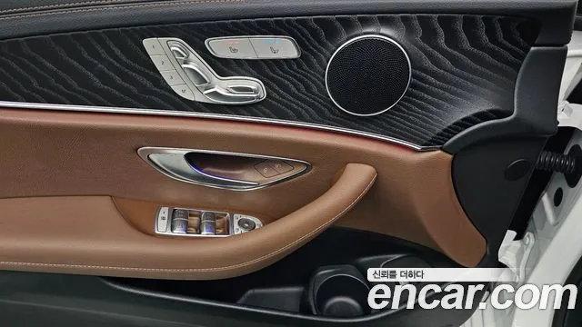 Mercedes-Benz E-Class — Фото автомобиля 14