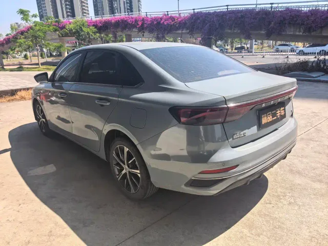 Geely Emgrand — Фото автомобиля 9