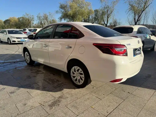 Toyota Vios — Фото автомобиля 5