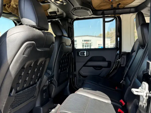 Jeep Wrangler — Фото автомобиля 4