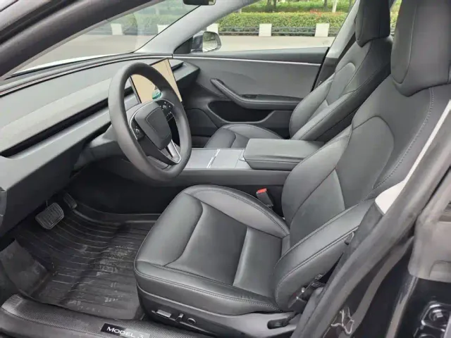 Tesla Model 3 — Фото автомобиля 14