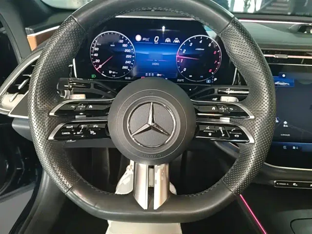 Mercedes-Benz E-Class — Фото автомобиля 14