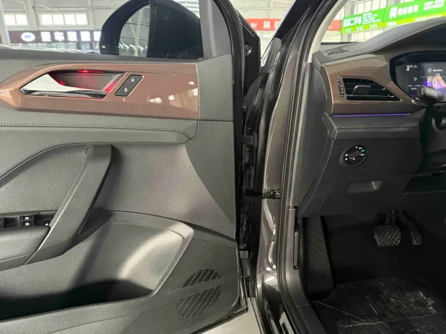 Volkswagen Tharu — Фото автомобиля 10