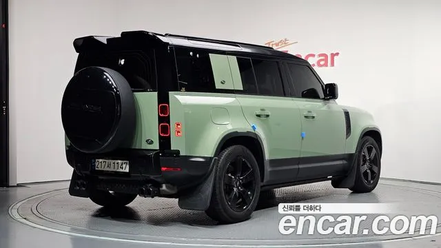 Land Rover Defender — Фото автомобиля 2