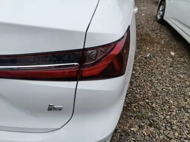 Roewe Roewe i5 2023 1.5L CVT Luxury Edition — Фото автомобиля 7