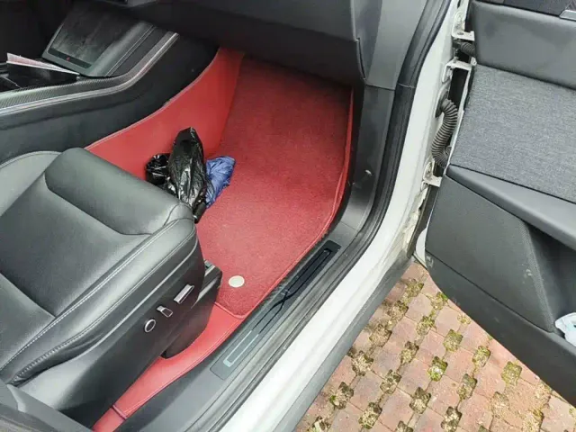 Tesla Model X — Фото автомобиля 12
