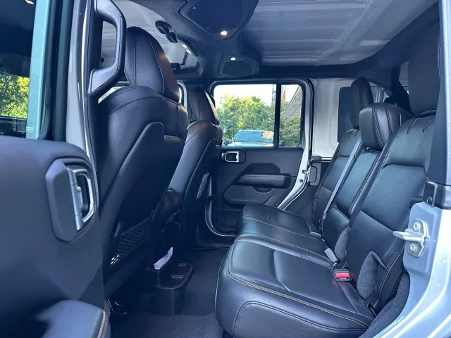 Jeep Wrangler — Фото автомобиля 17