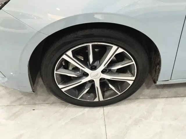 Geely Emgrand — Фото автомобиля 22