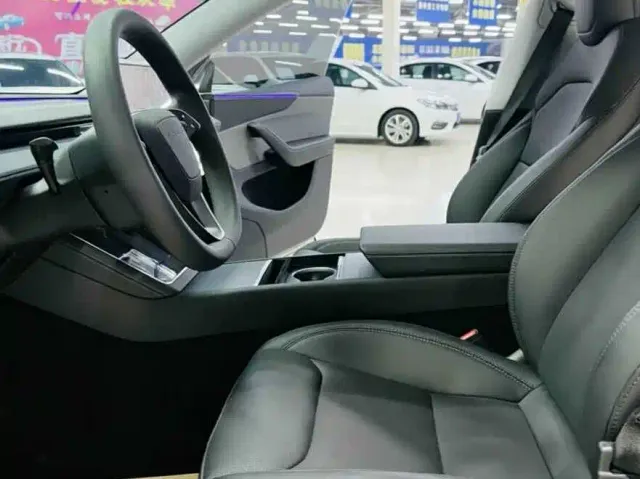 Tesla Model Y — Фото автомобиля 8