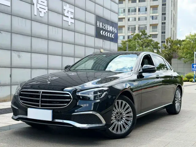 Фотография автомобиля — Mercedes-Benz E-Class