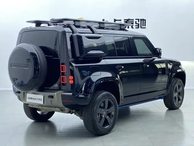 Land Rover Defender — Фото автомобиля 11
