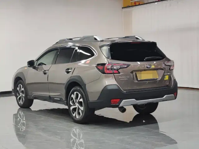 Subaru Outback — Фото автомобиля 4