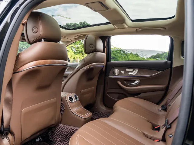 Mercedes-Benz Mercedes-Benz E-Class 2022 E 300 L Luxury — Фото автомобиля 17