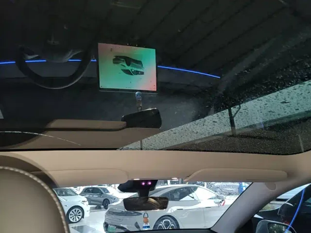 Tesla Model Y — Фото автомобиля 17