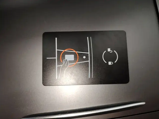 Tesla Model 3 — Фото автомобиля 8