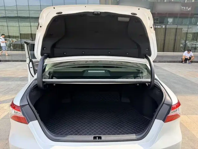 Toyota Camry — Фото автомобиля 2