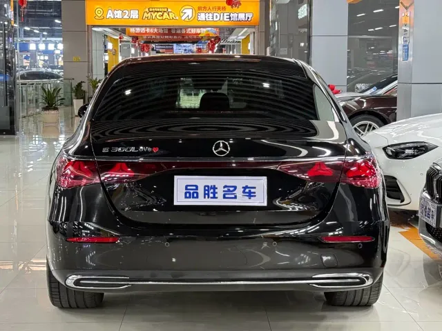 Mercedes-Benz E-Class — Фото автомобиля 5