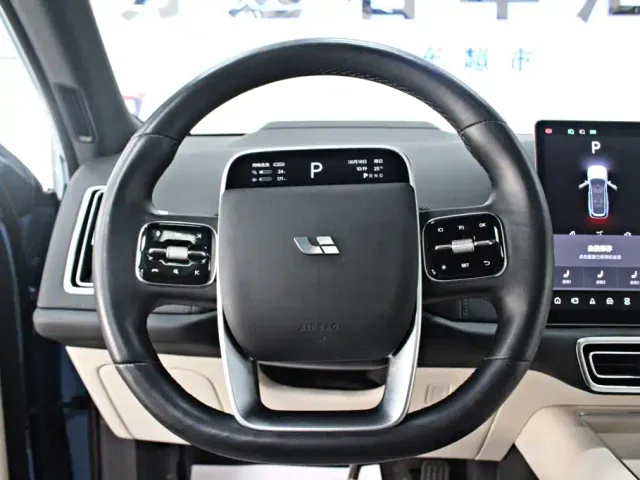 Li Auto L9 — Фото автомобиля 5