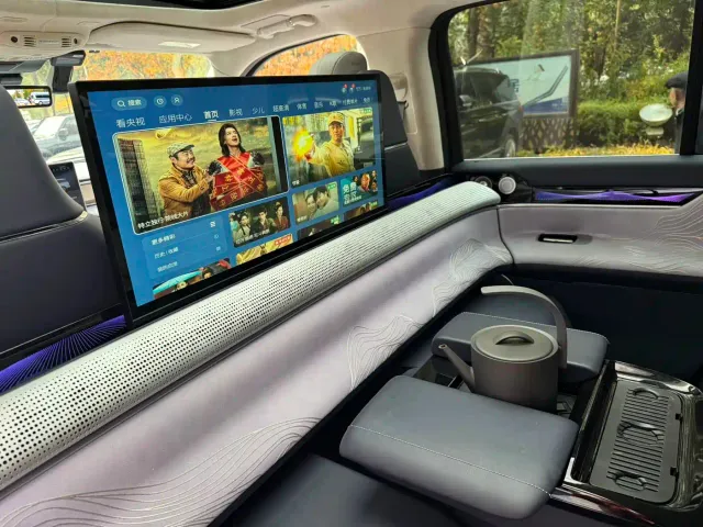 Lincoln Navigator One — Фото автомобиля 9