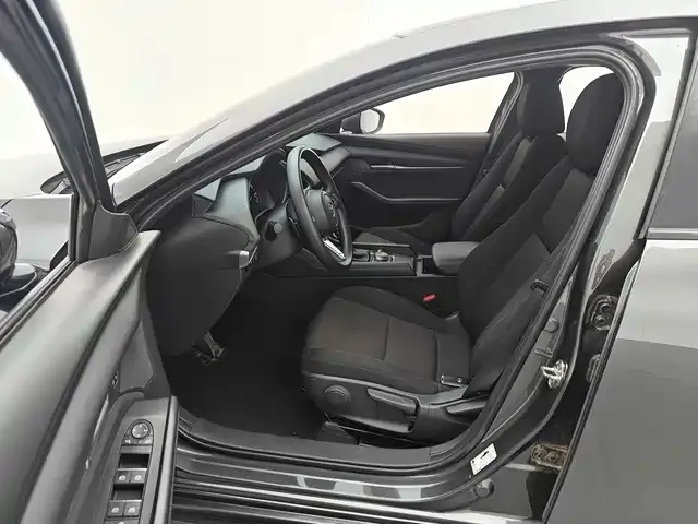 Mazda Axela — Фото автомобиля 7