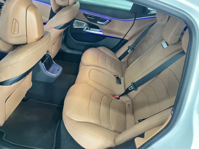 Mercedes-Benz E-Class — Фото автомобиля 12