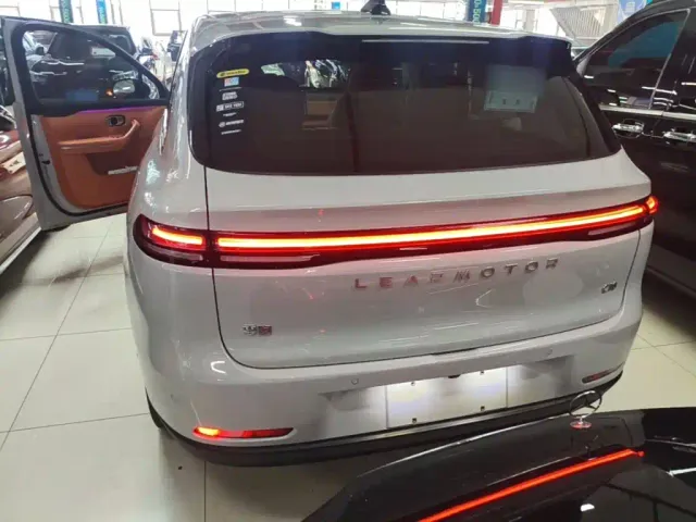 Leapmotor C10 — Фото автомобиля 5