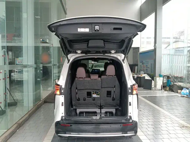 Toyota Sienna — Фото автомобиля 14