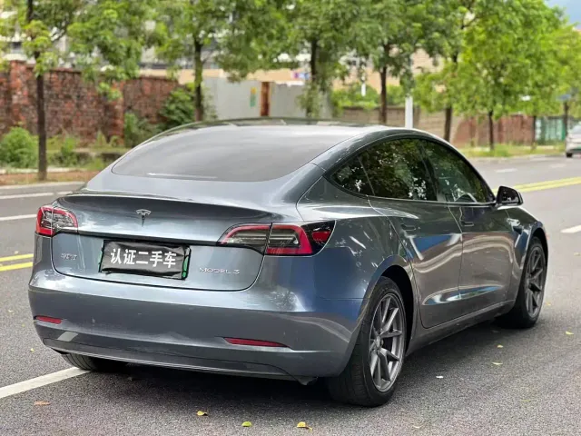 Tesla Model 3 — Фото автомобиля 4
