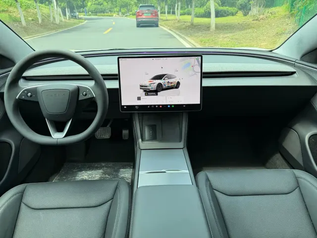 Tesla Model 3 — Фото автомобиля 5