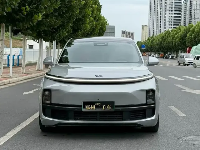 Li Auto L8 — Фото автомобиля 2