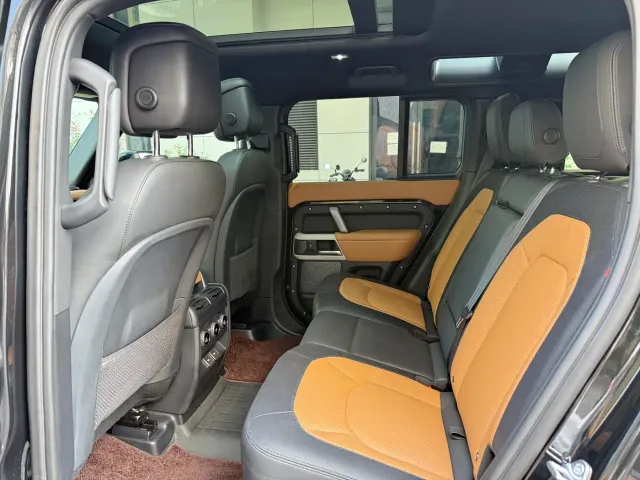 Land Rover Defender — Фото автомобиля 11