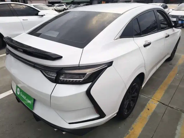 Dongfeng Yixuan — Фото автомобиля 4
