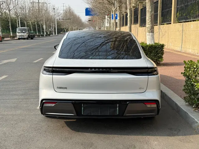 Geely Galaxy E8 — Фото автомобиля 4